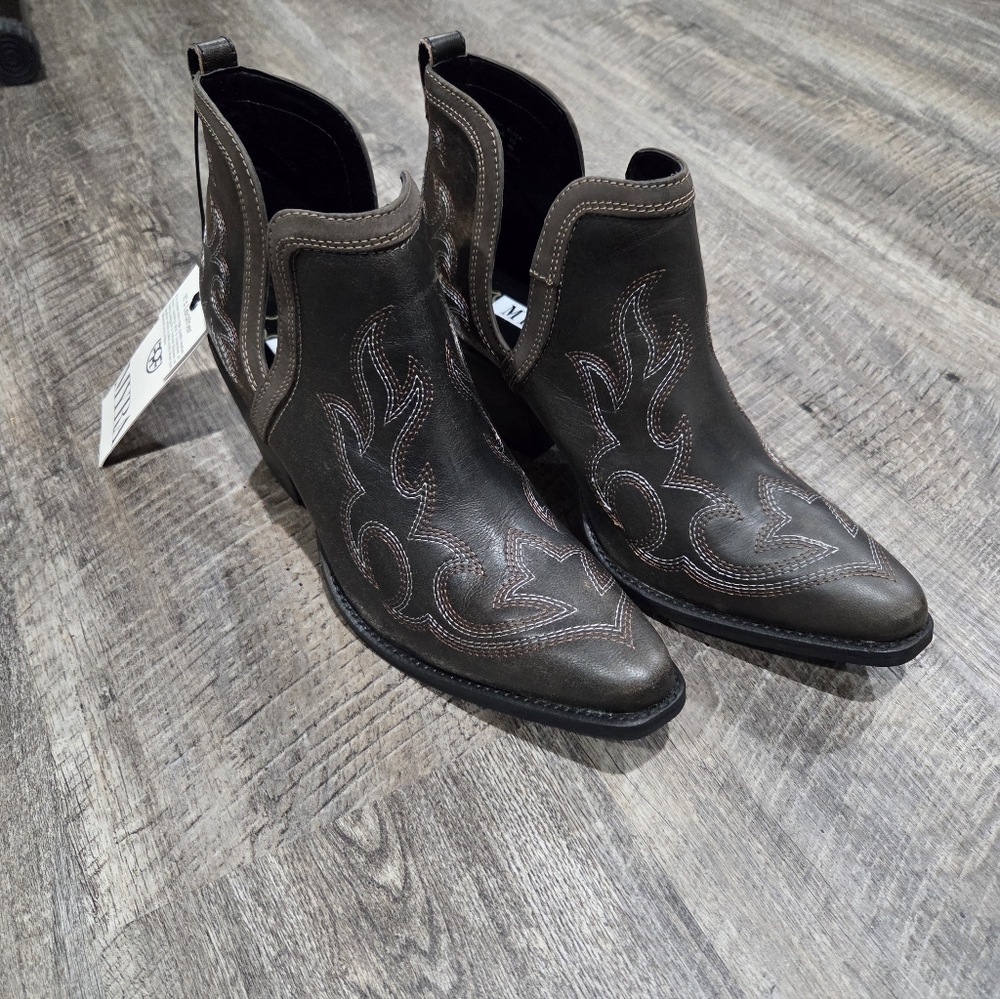 Myra Leather Ankle Booties Size 10